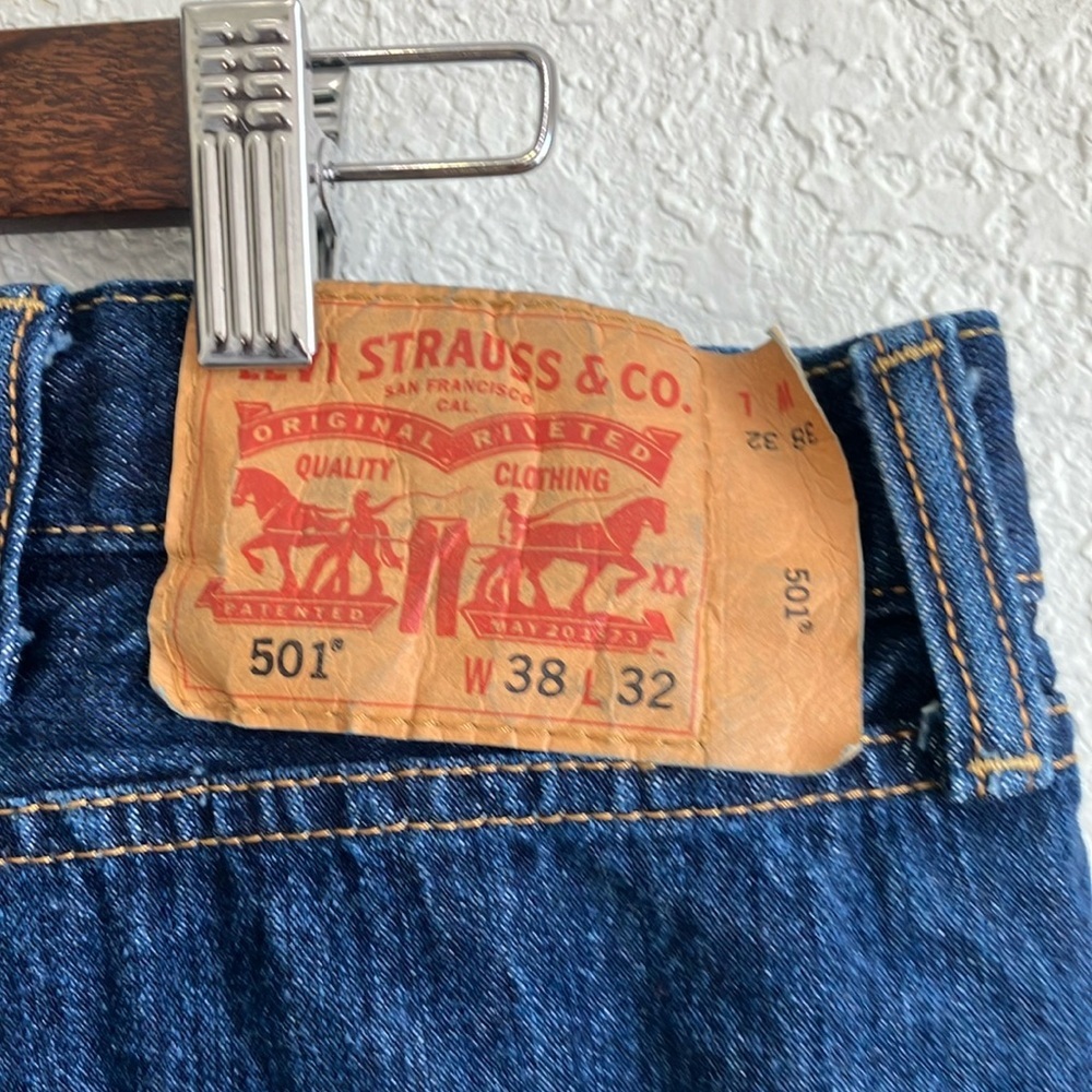 Levi’s Men's 501 Button Fly Medium Wash Jeans 38x32 - Picture 4 of 4